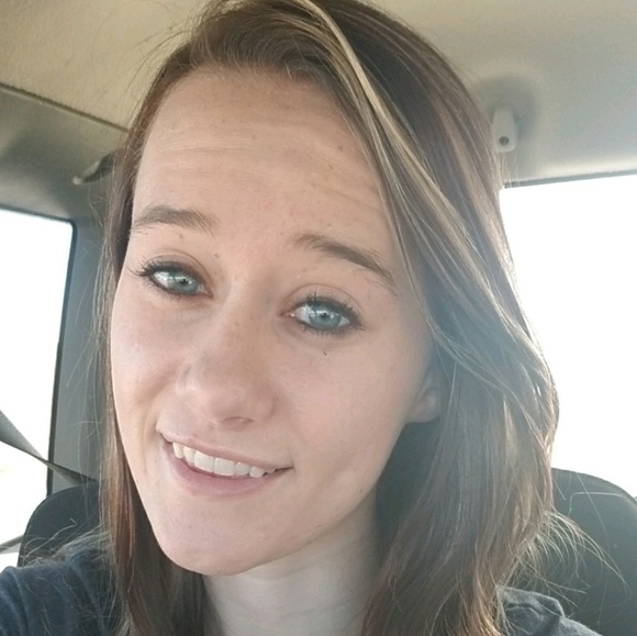 Meet your Posher, Lisa - Picture 1 of 3